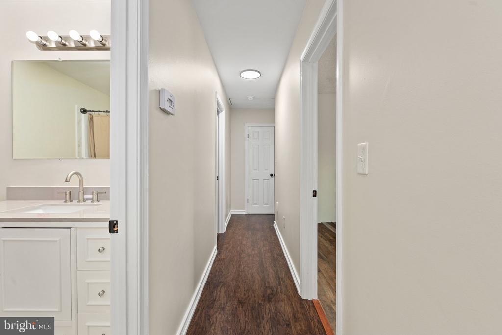 1015 BAILEY COURT