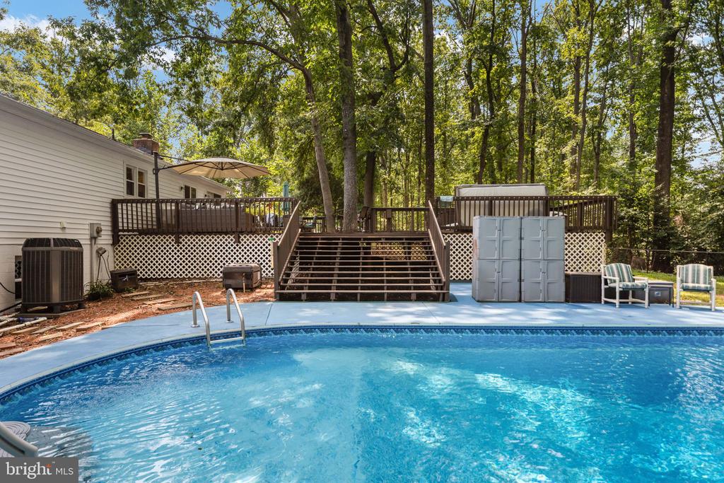 1015 BAILEY COURT