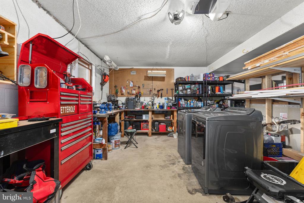 1015 BAILEY COURT