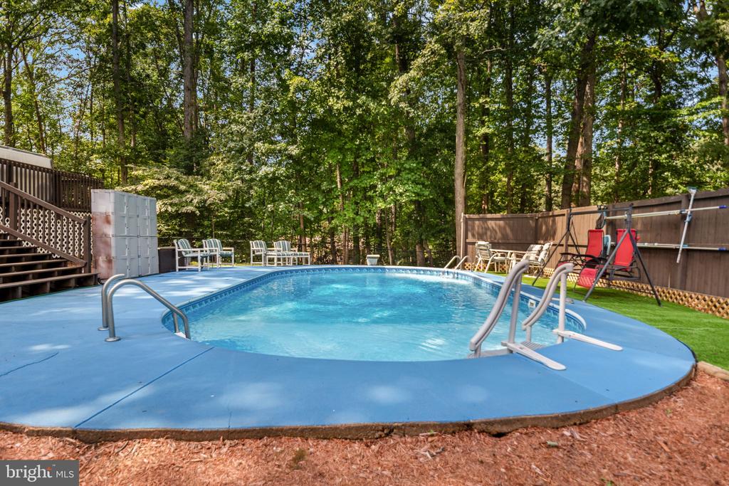 1015 BAILEY COURT