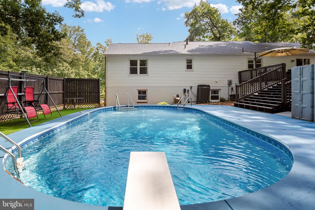 1015 BAILEY COURT