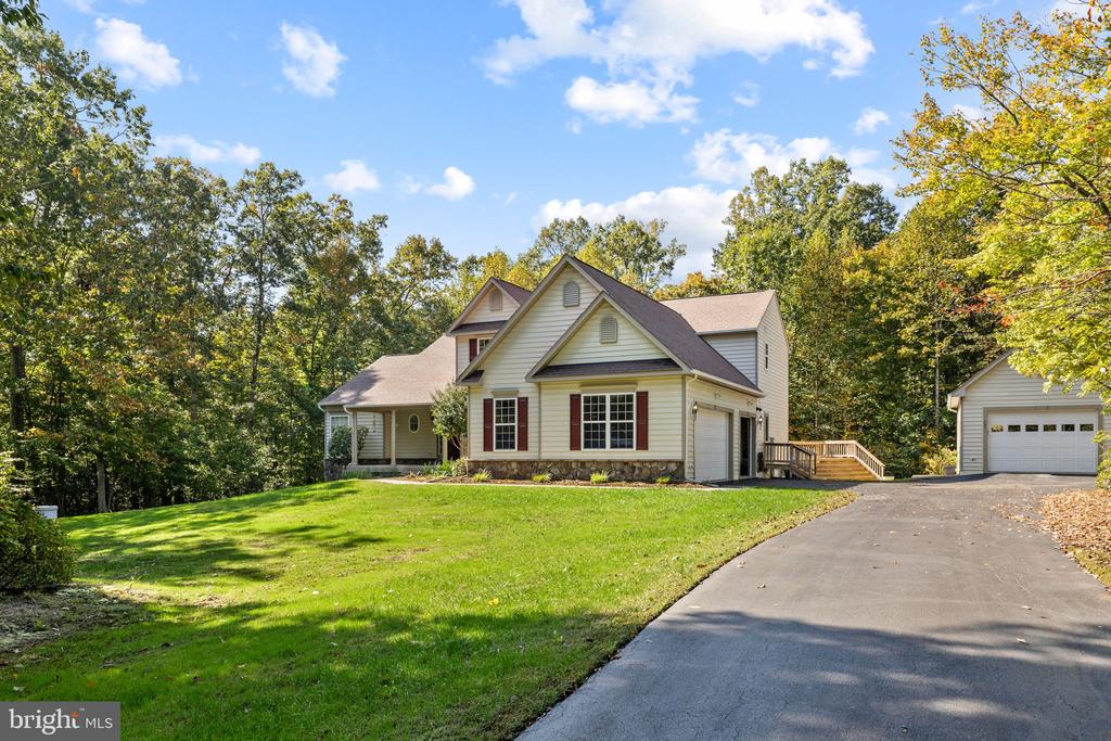 285 GENTLE BREEZE CIRCLE