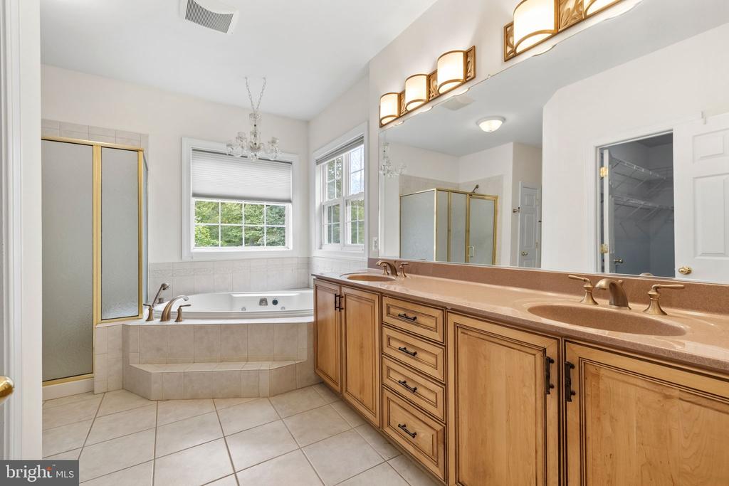 285 GENTLE BREEZE CIRCLE