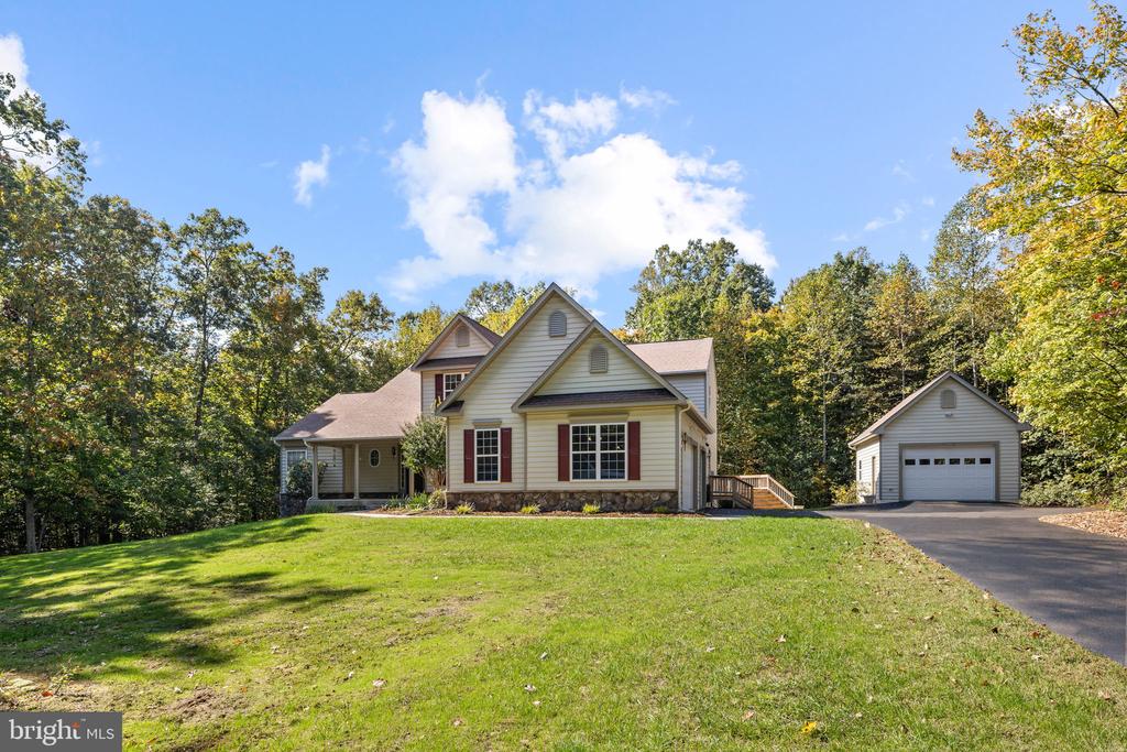 285 GENTLE BREEZE CIRCLE