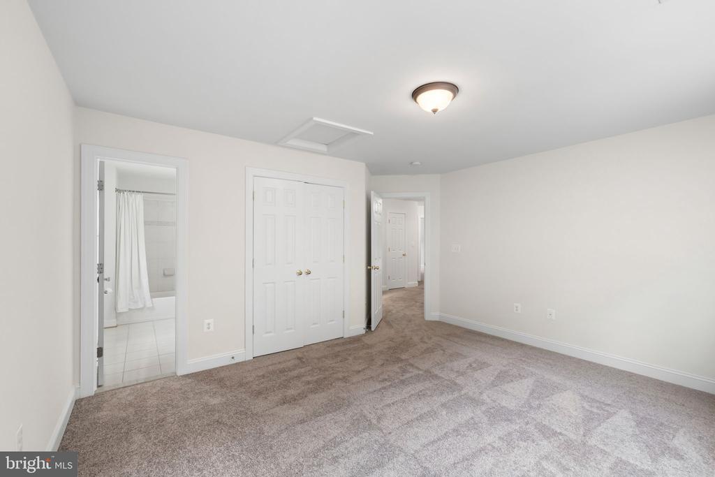 285 GENTLE BREEZE CIRCLE