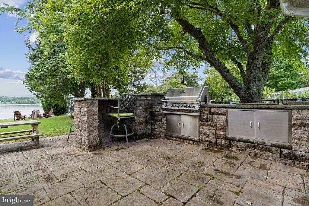 684 Burnt House Pt