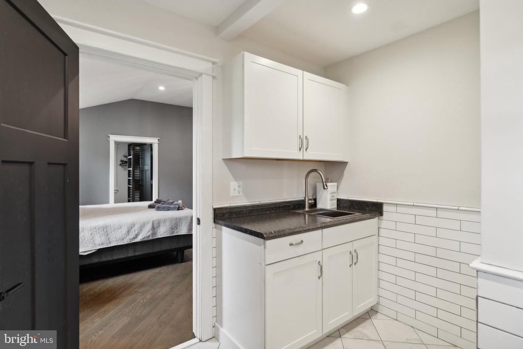 684 Burnt House Pt