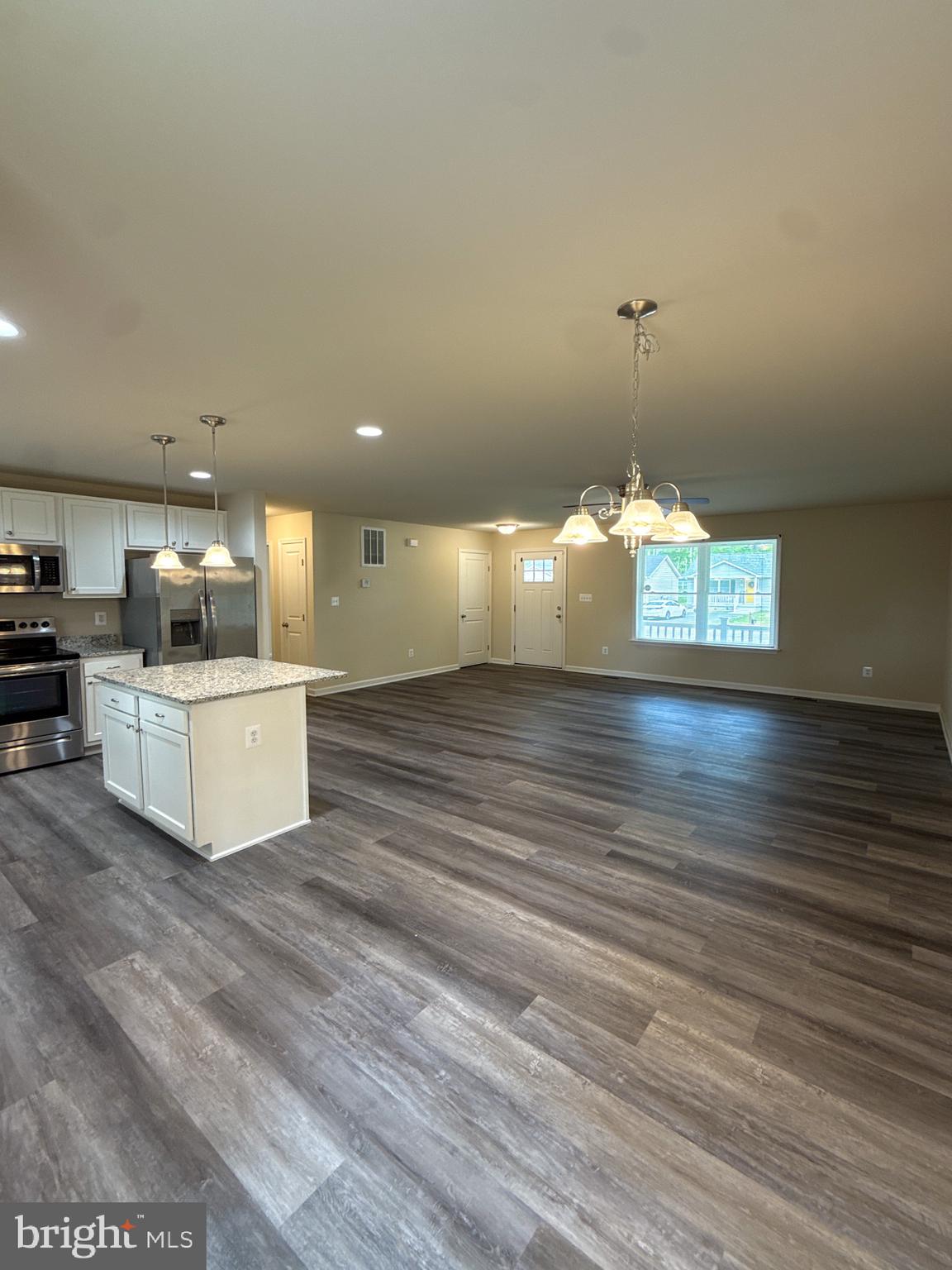 65 OAK LN