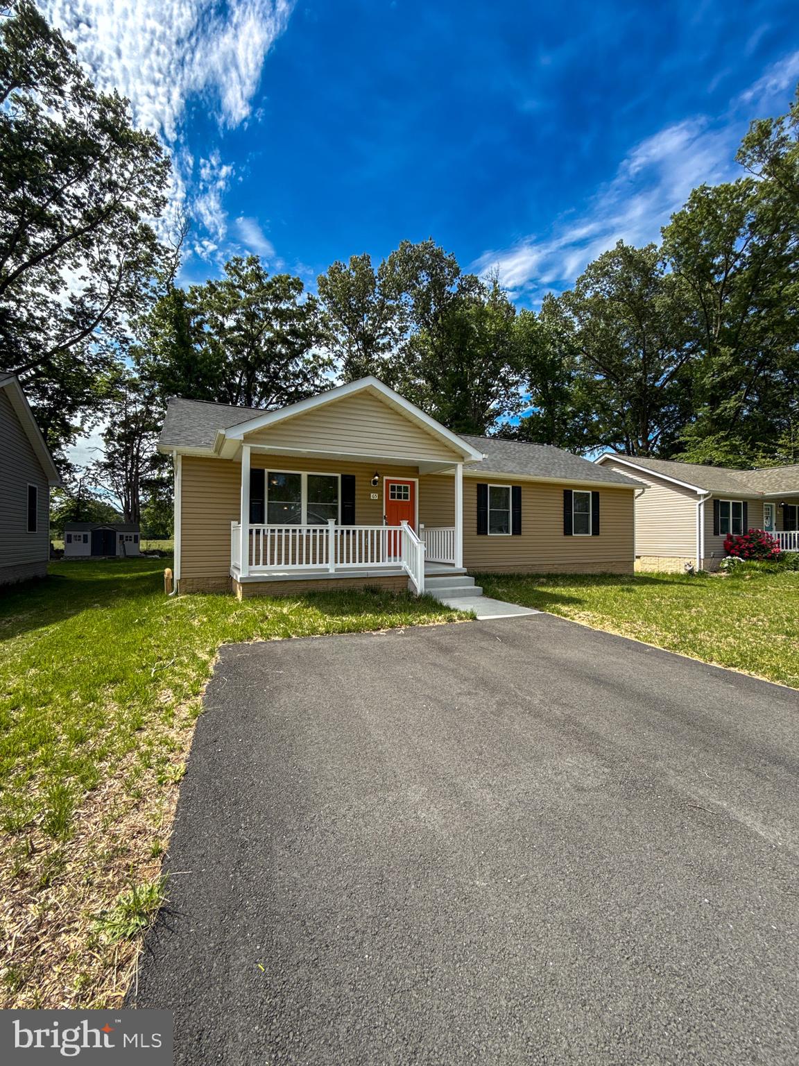 65 OAK LN