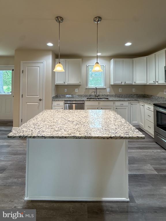65 OAK LN