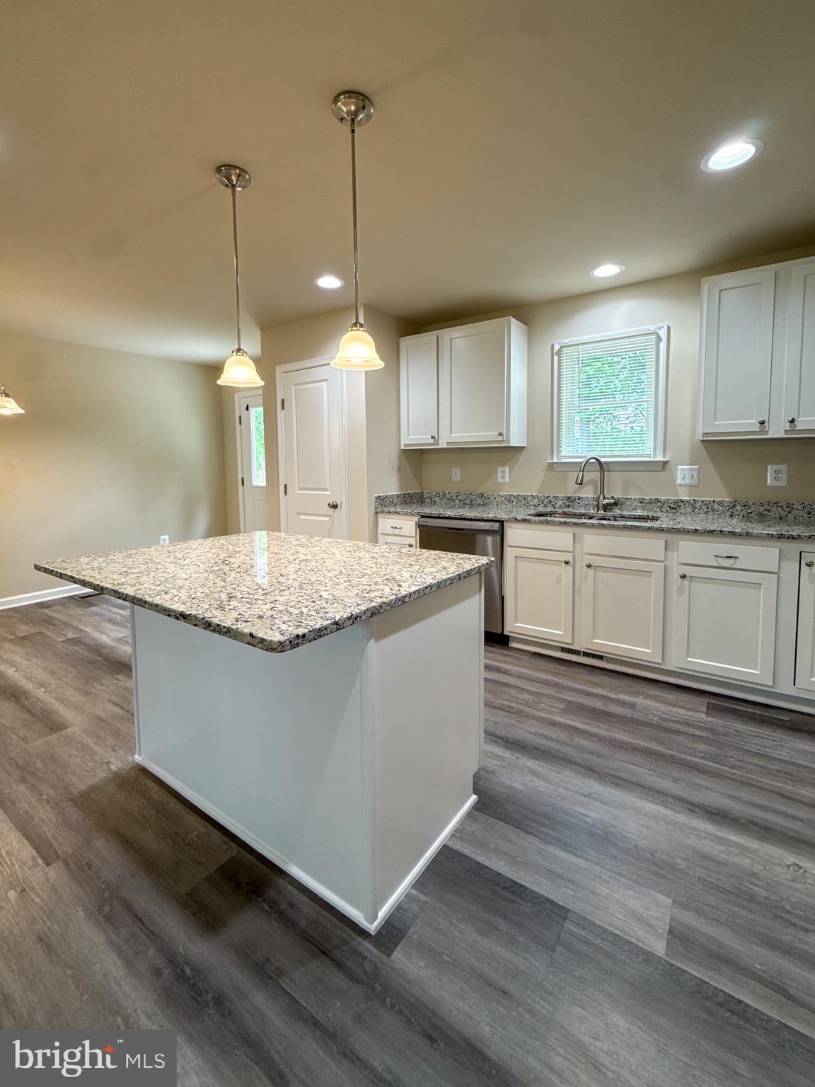 65 OAK LN