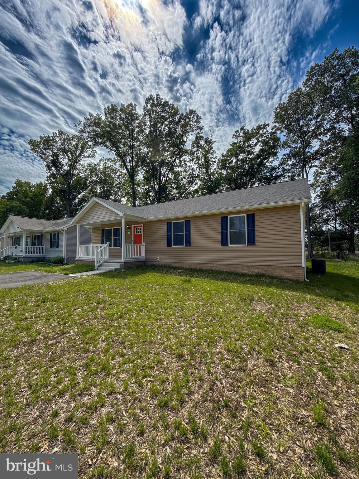 65 OAK LN