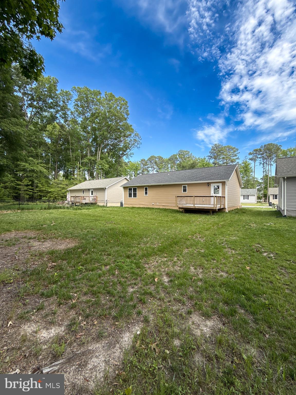 65 OAK LN