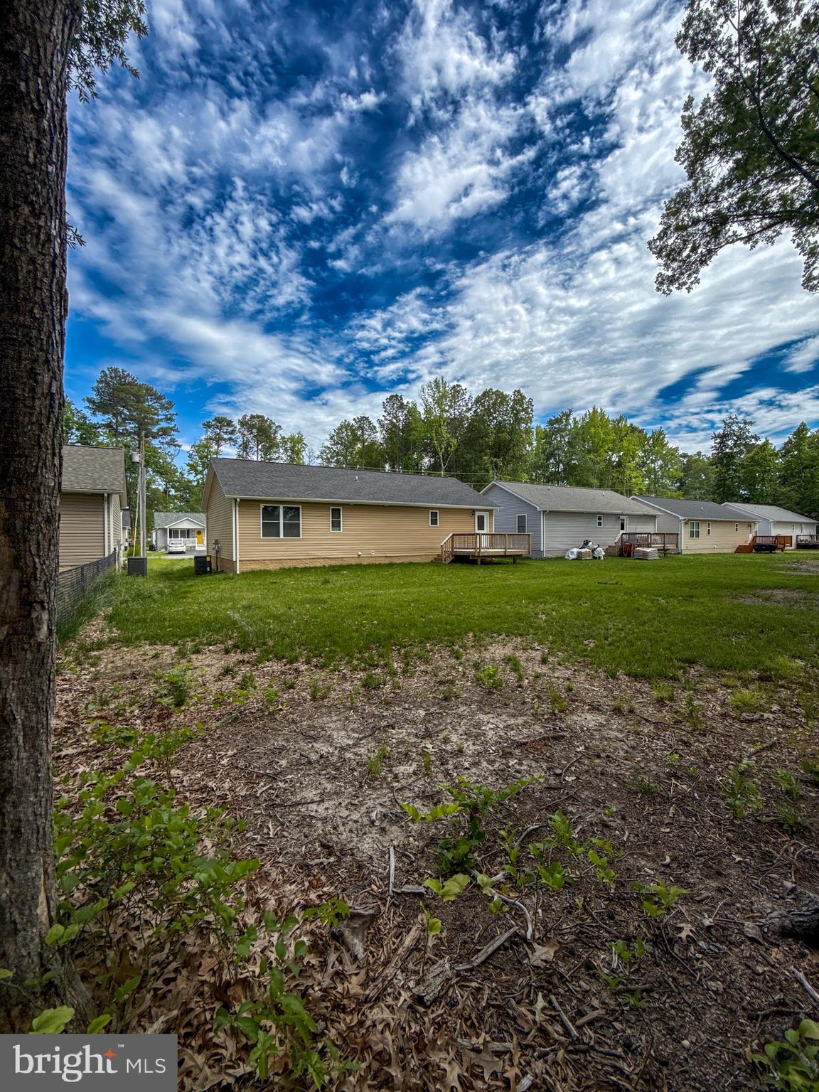 65 OAK LN