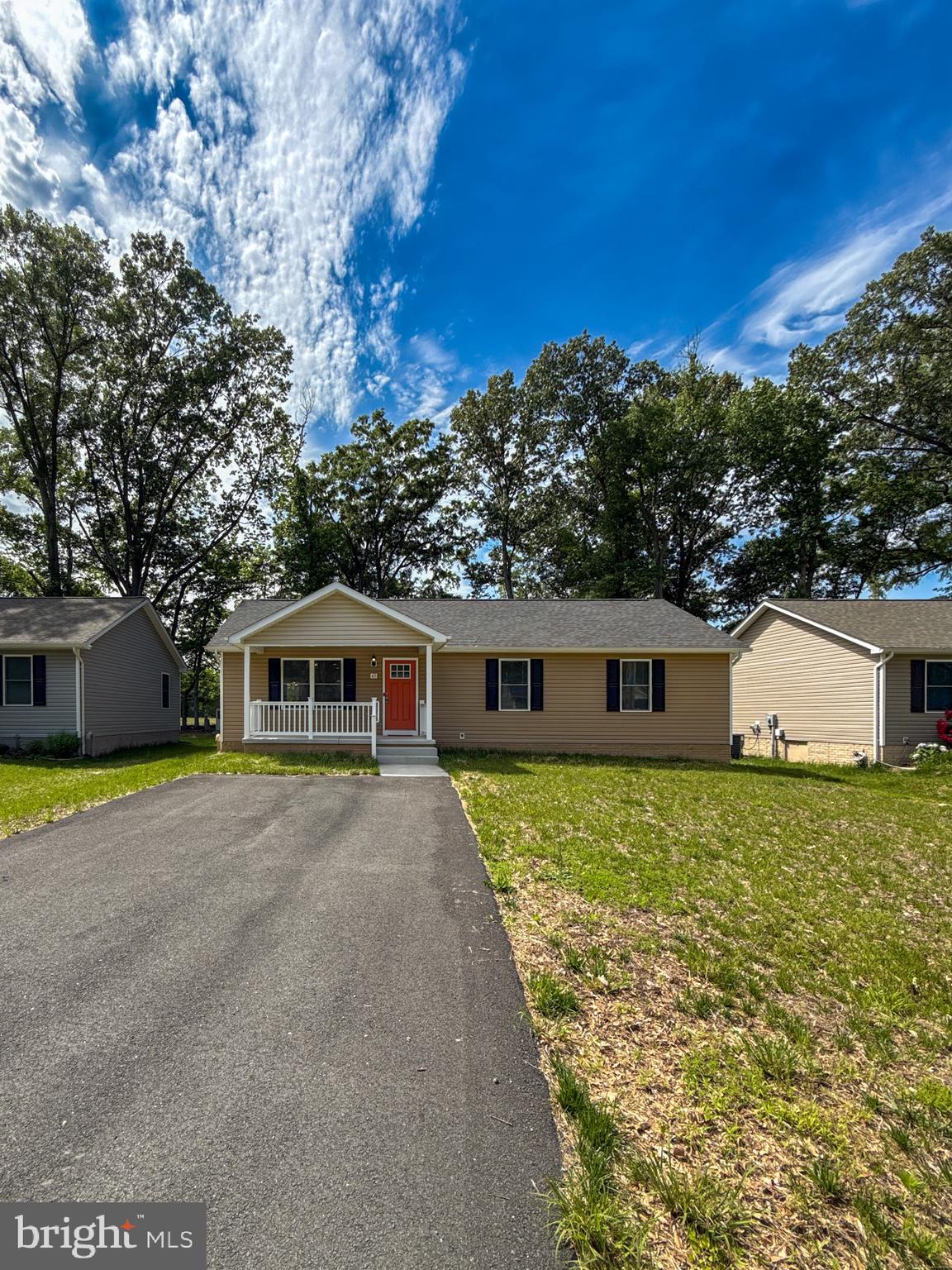65 OAK LN