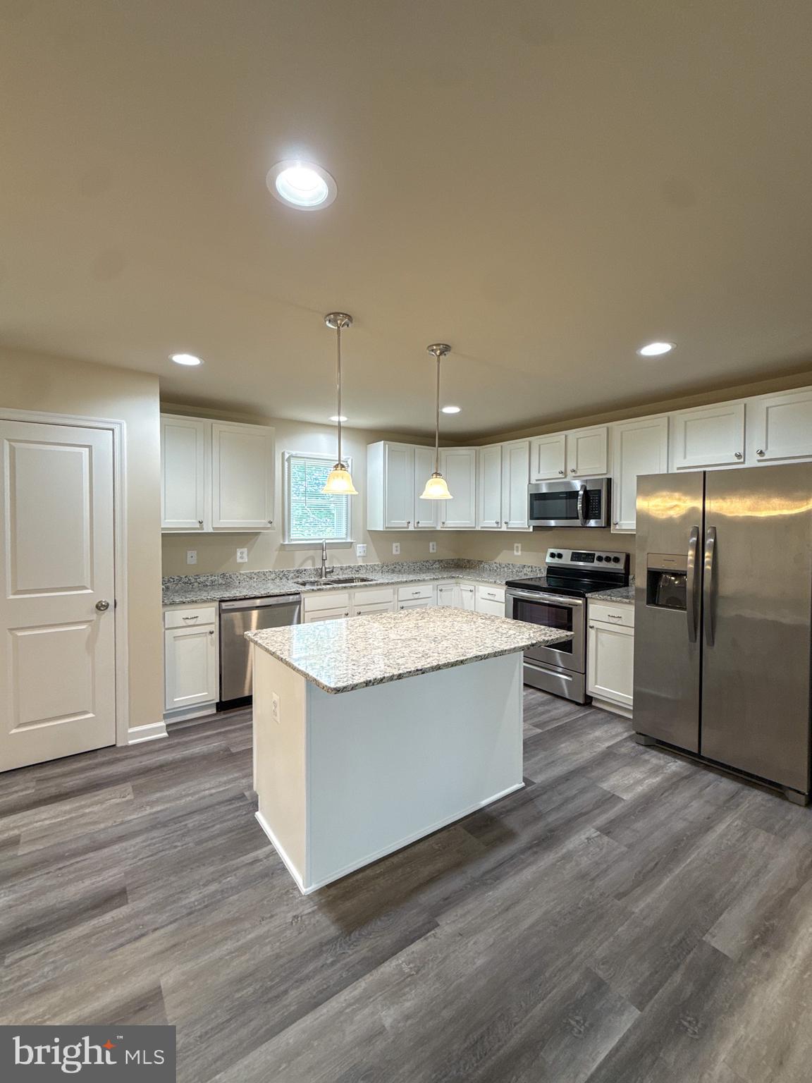 65 OAK LN