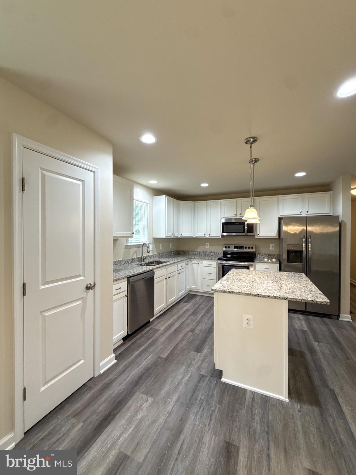 65 OAK LN