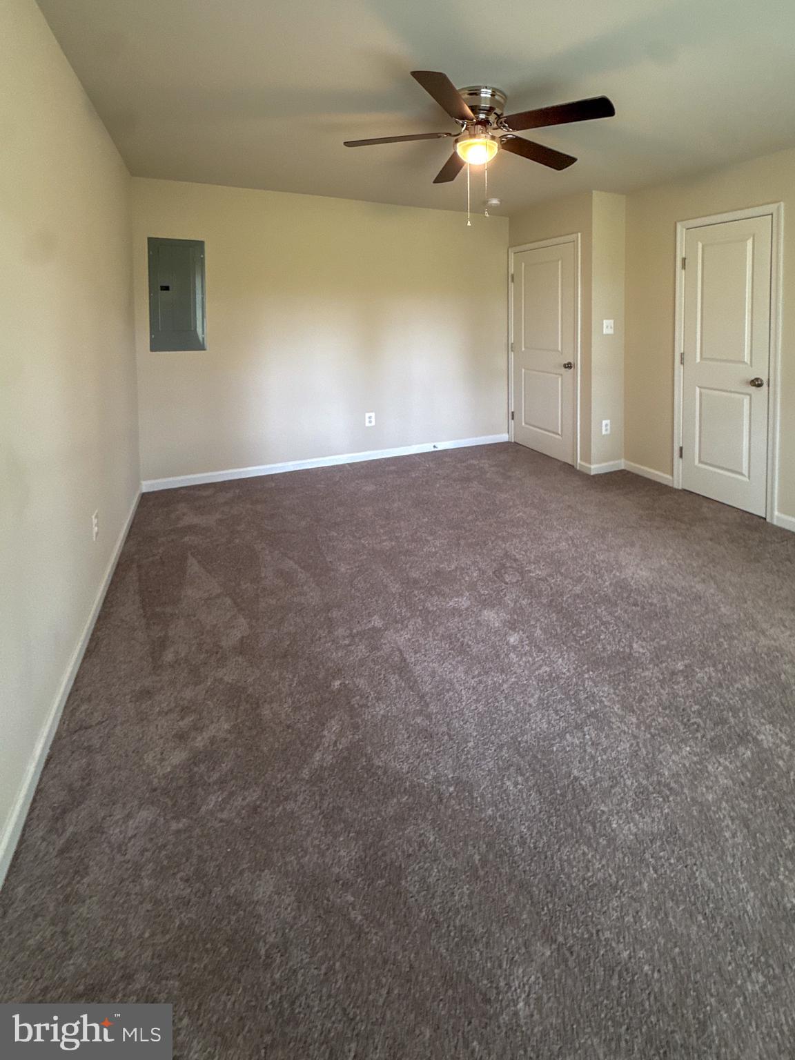 65 OAK LN