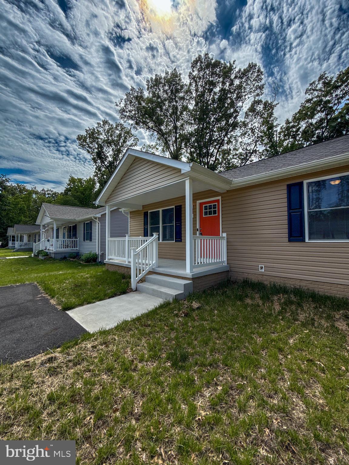 65 OAK LN