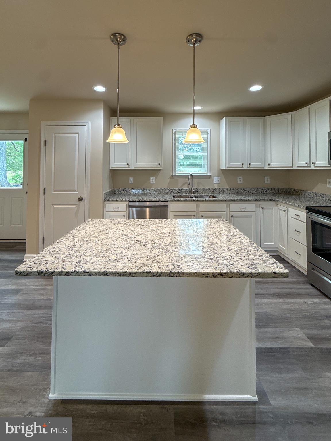 65 OAK LN