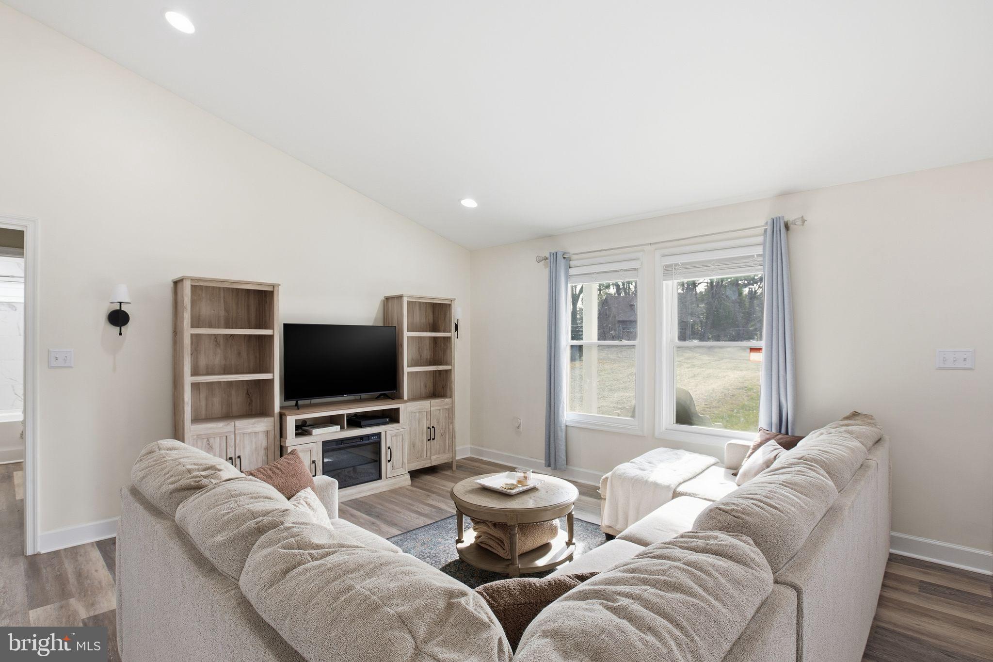 798 S GLEBE