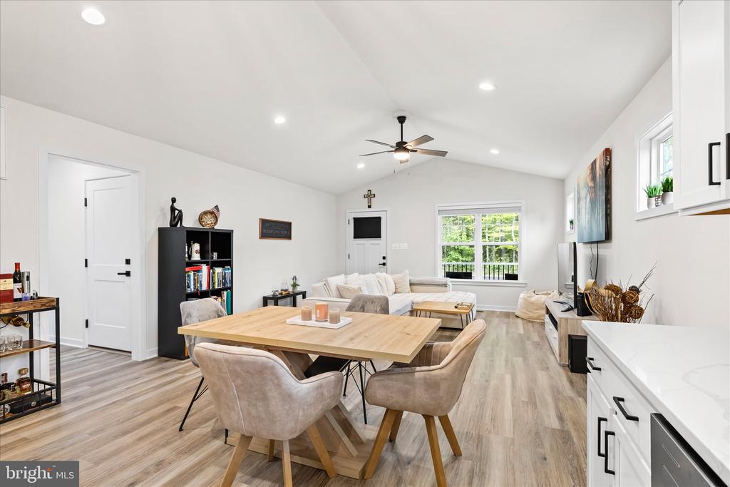 1274 HOLLY VISTA DRIVE
