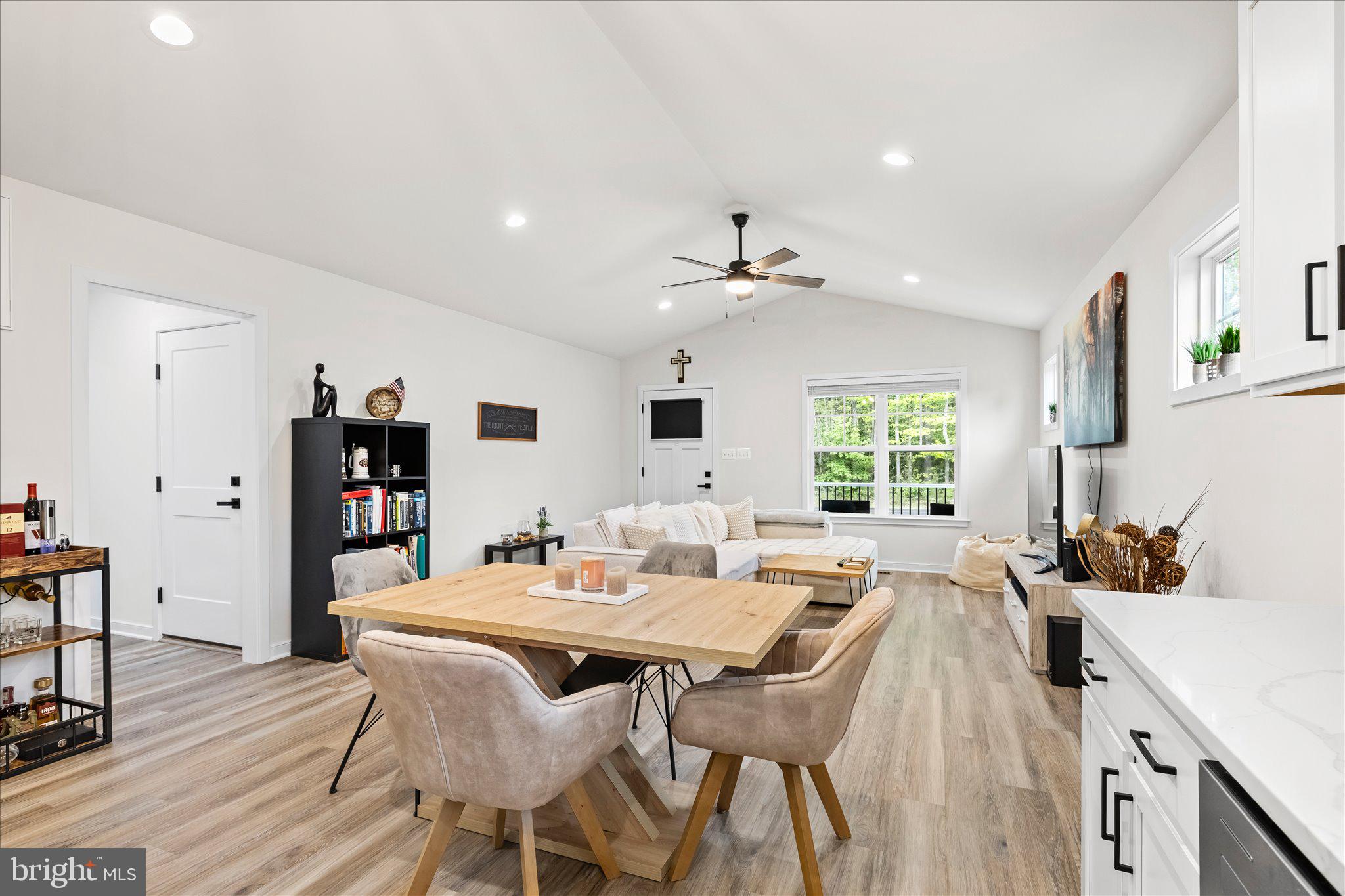 1274 HOLLY VISTA DRIVE