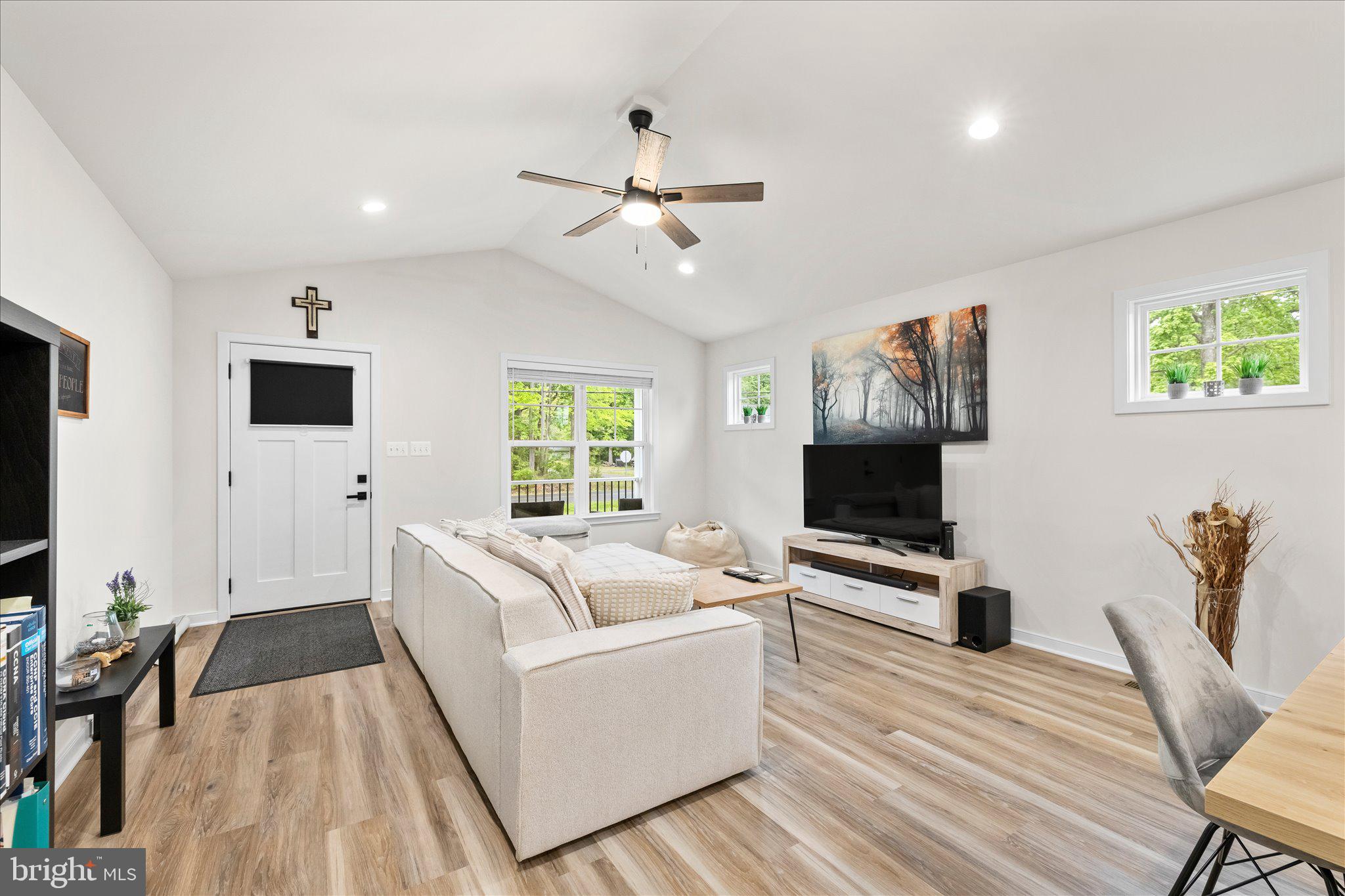 1274 HOLLY VISTA DRIVE