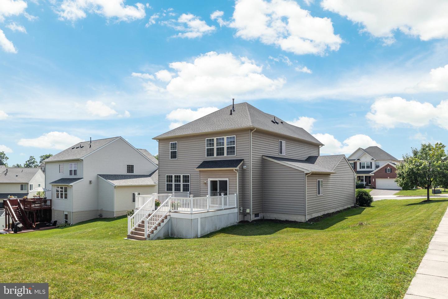 808 LAKE DRIVE