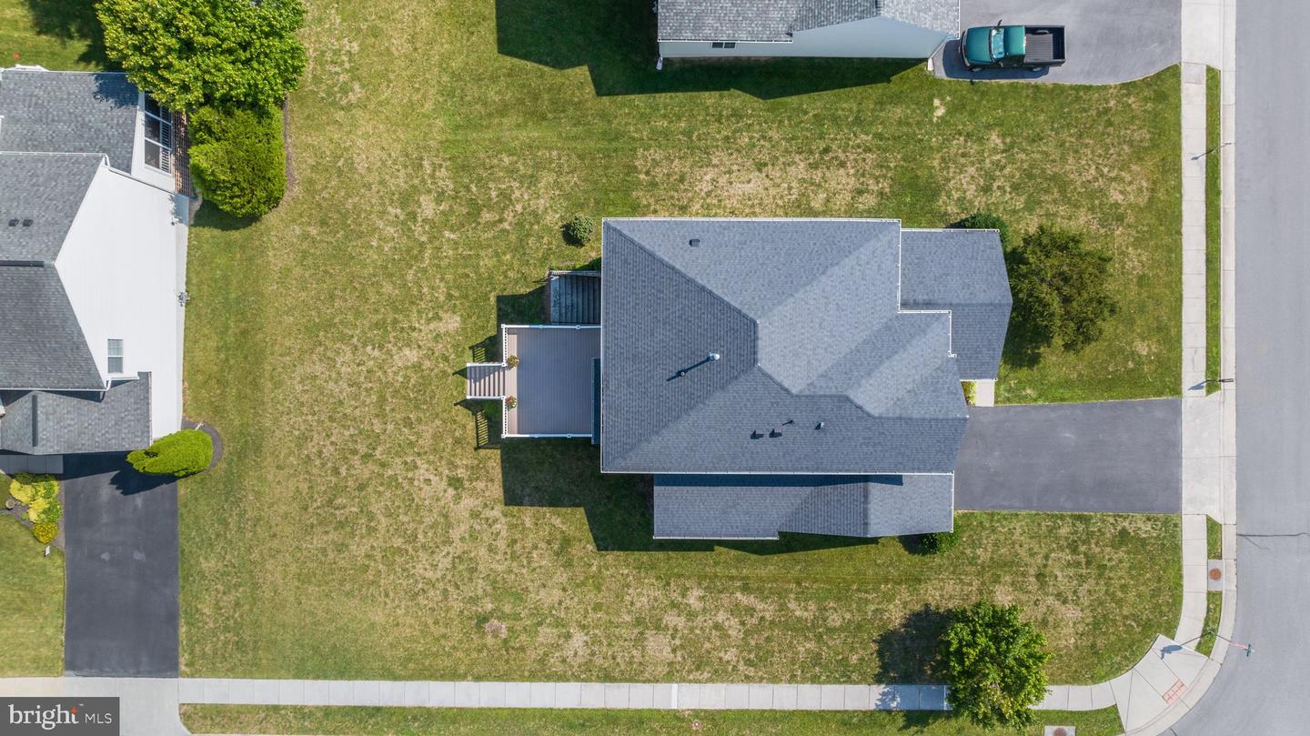 808 LAKE DRIVE