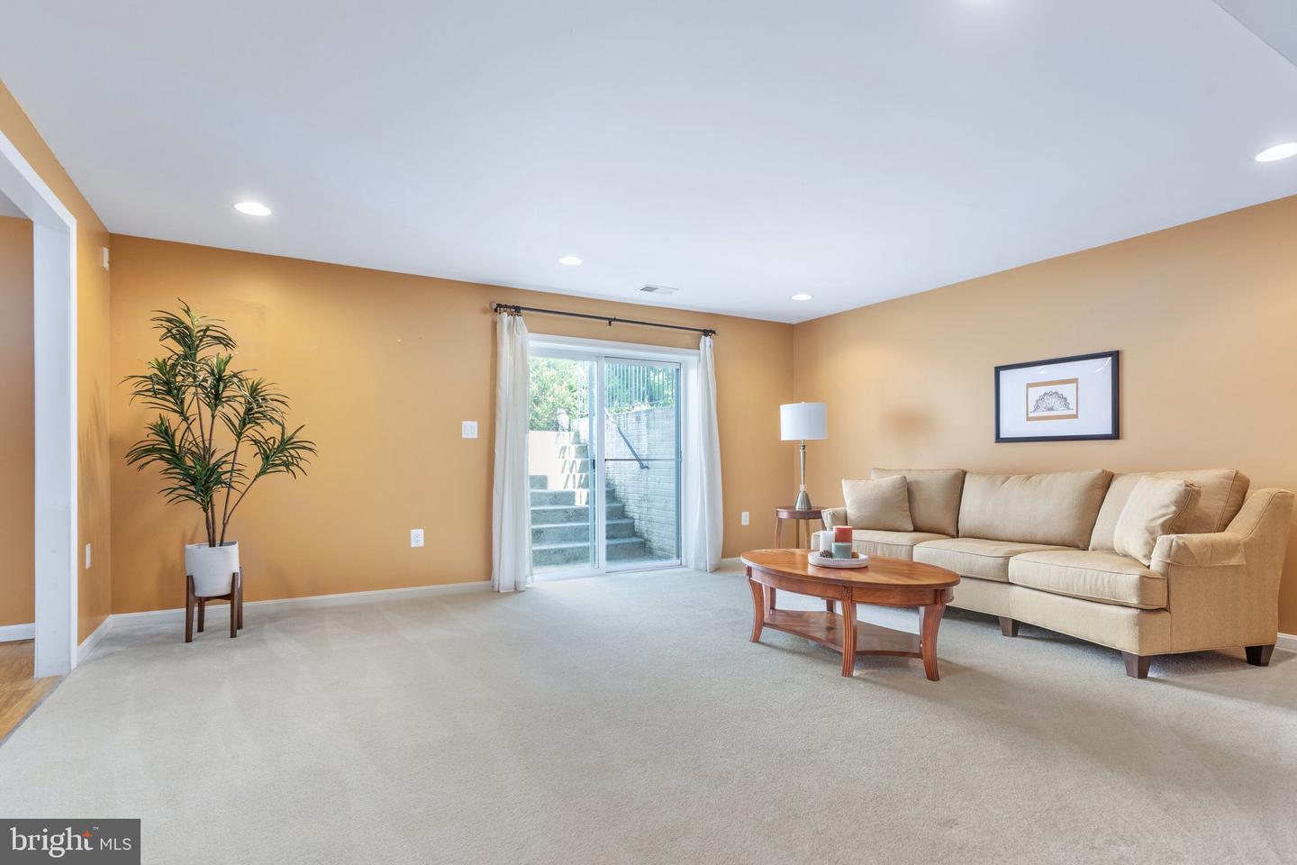 808 LAKE DRIVE