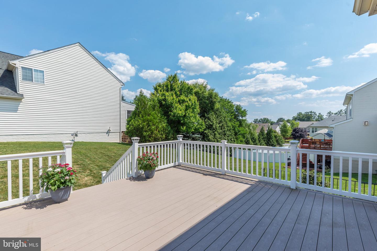 808 LAKE DRIVE