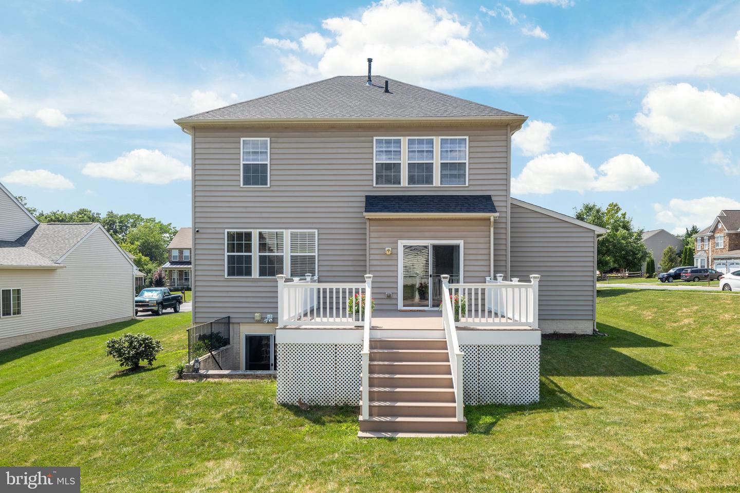 808 LAKE DRIVE