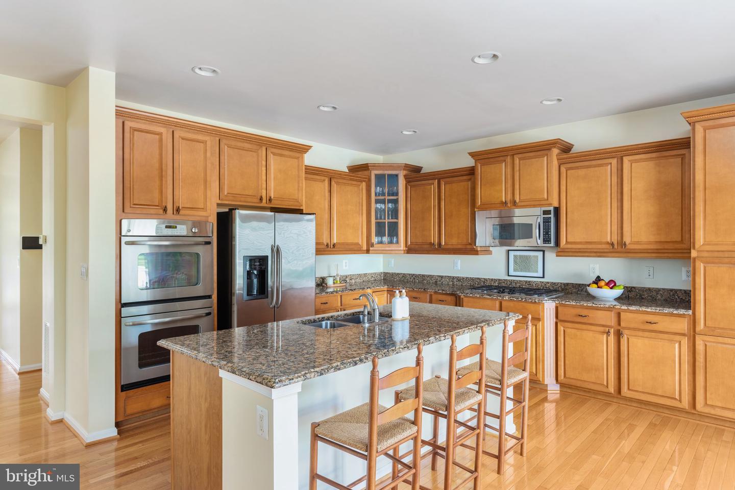 808 LAKE DRIVE