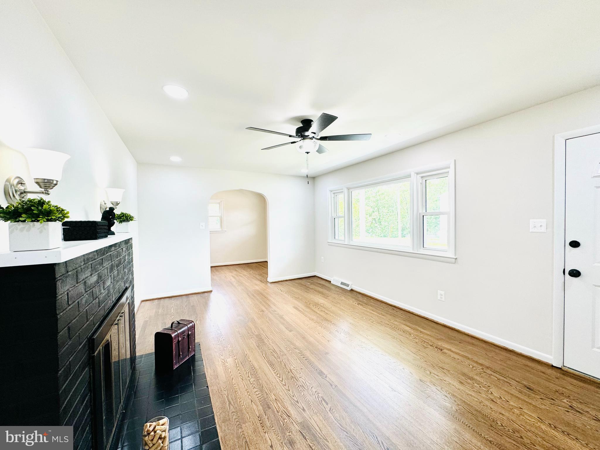 245 Elm St