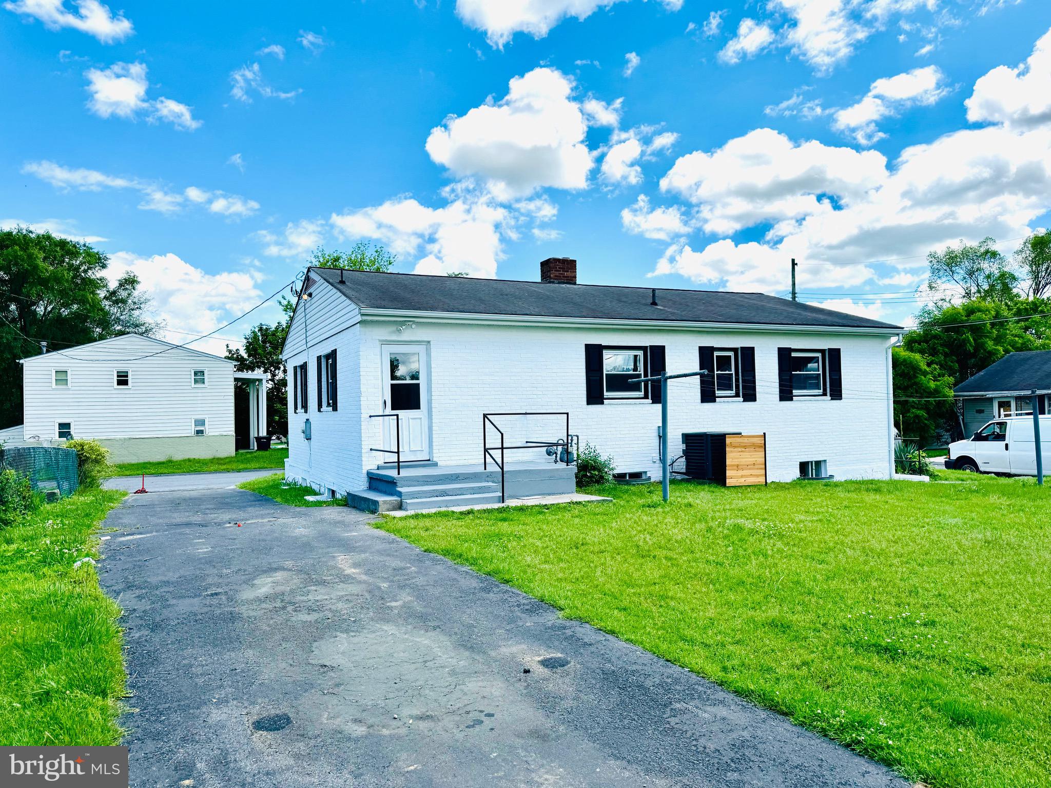245 Elm St