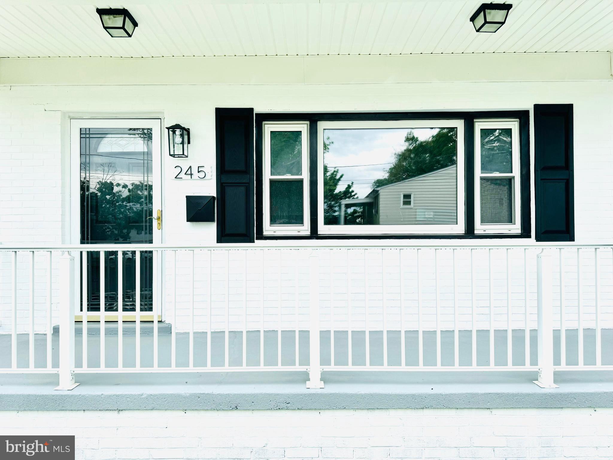 245 Elm St