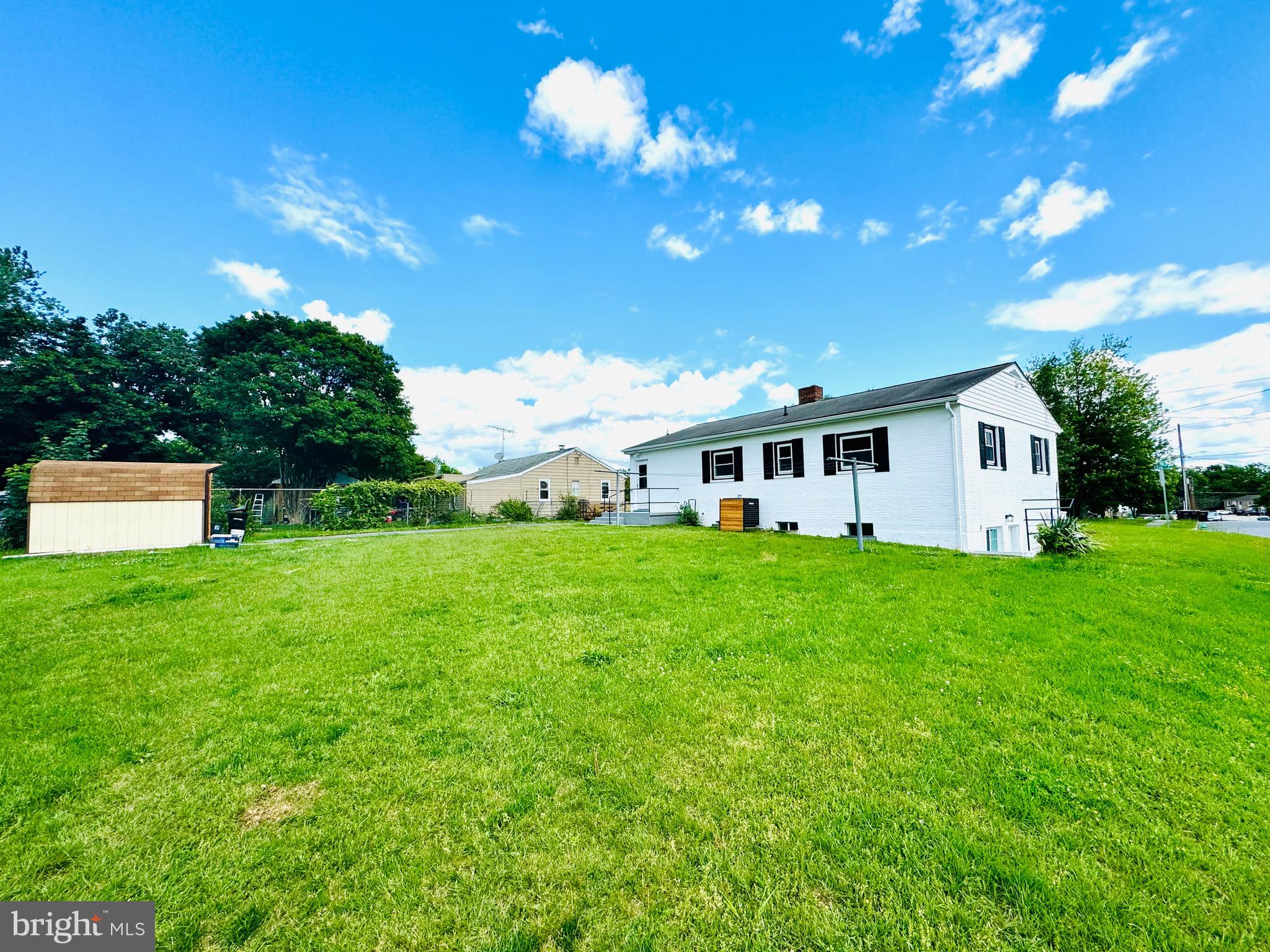 245 Elm St