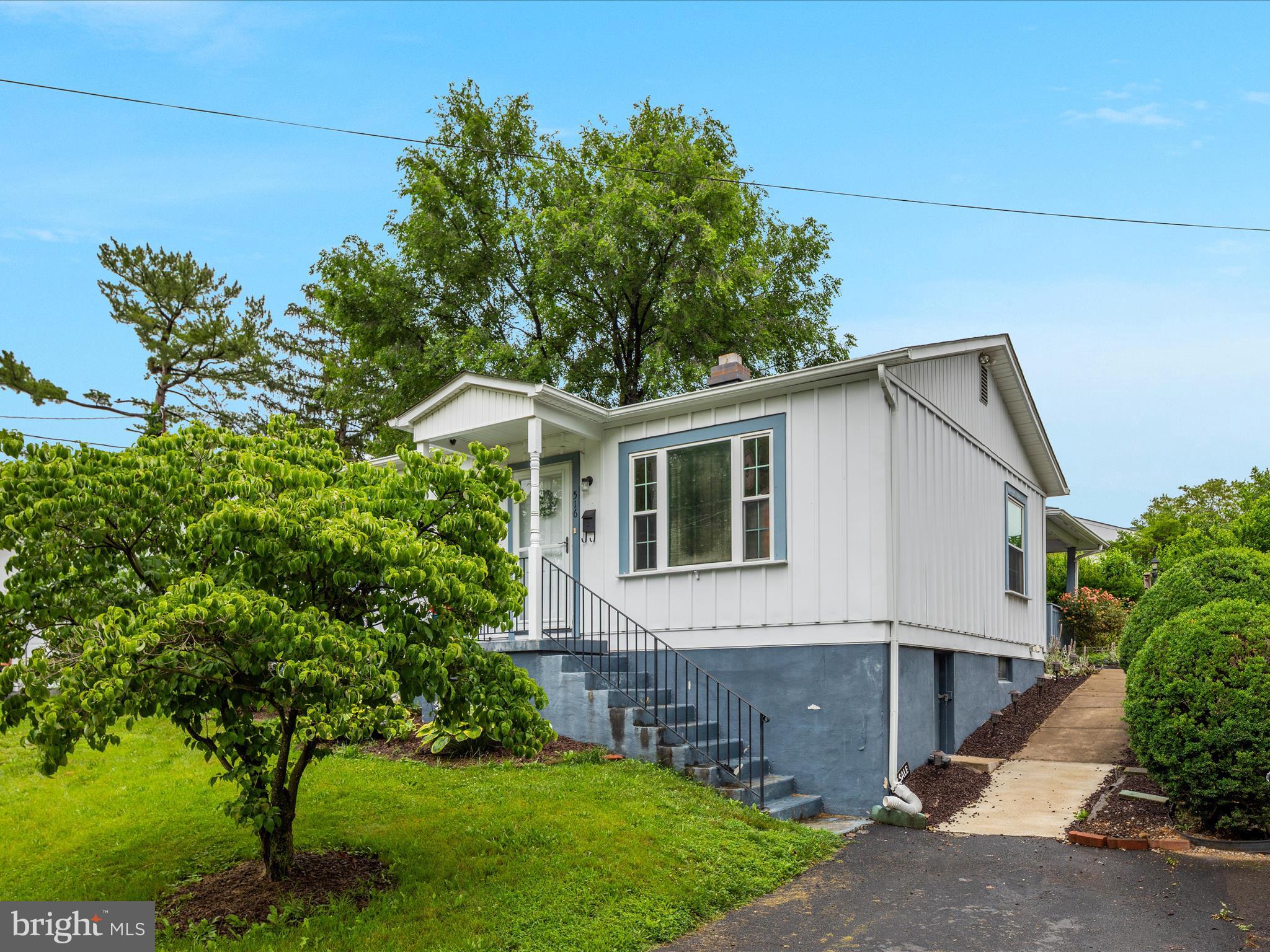 516 Hollingsworth Dr