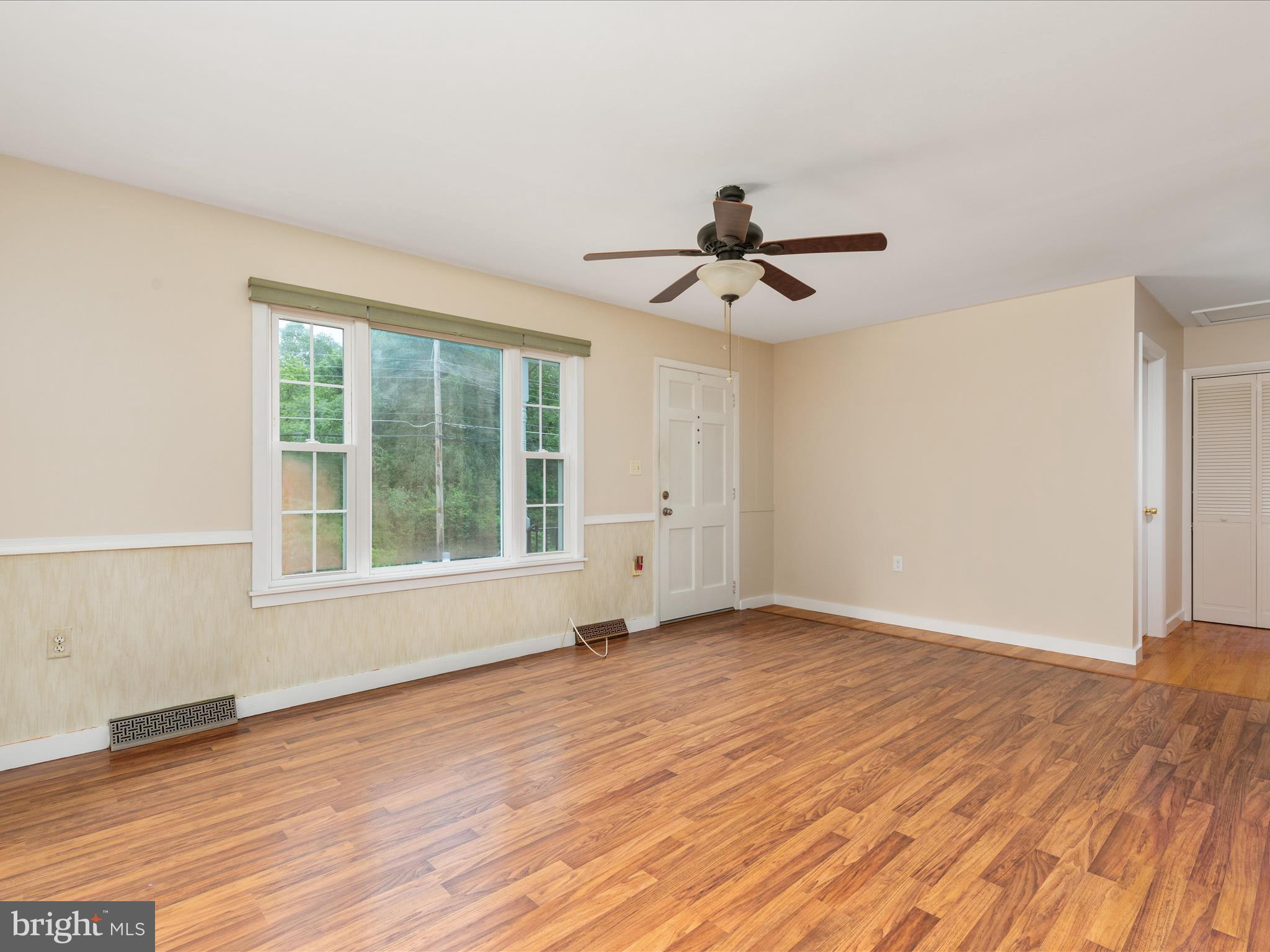 516 Hollingsworth Dr