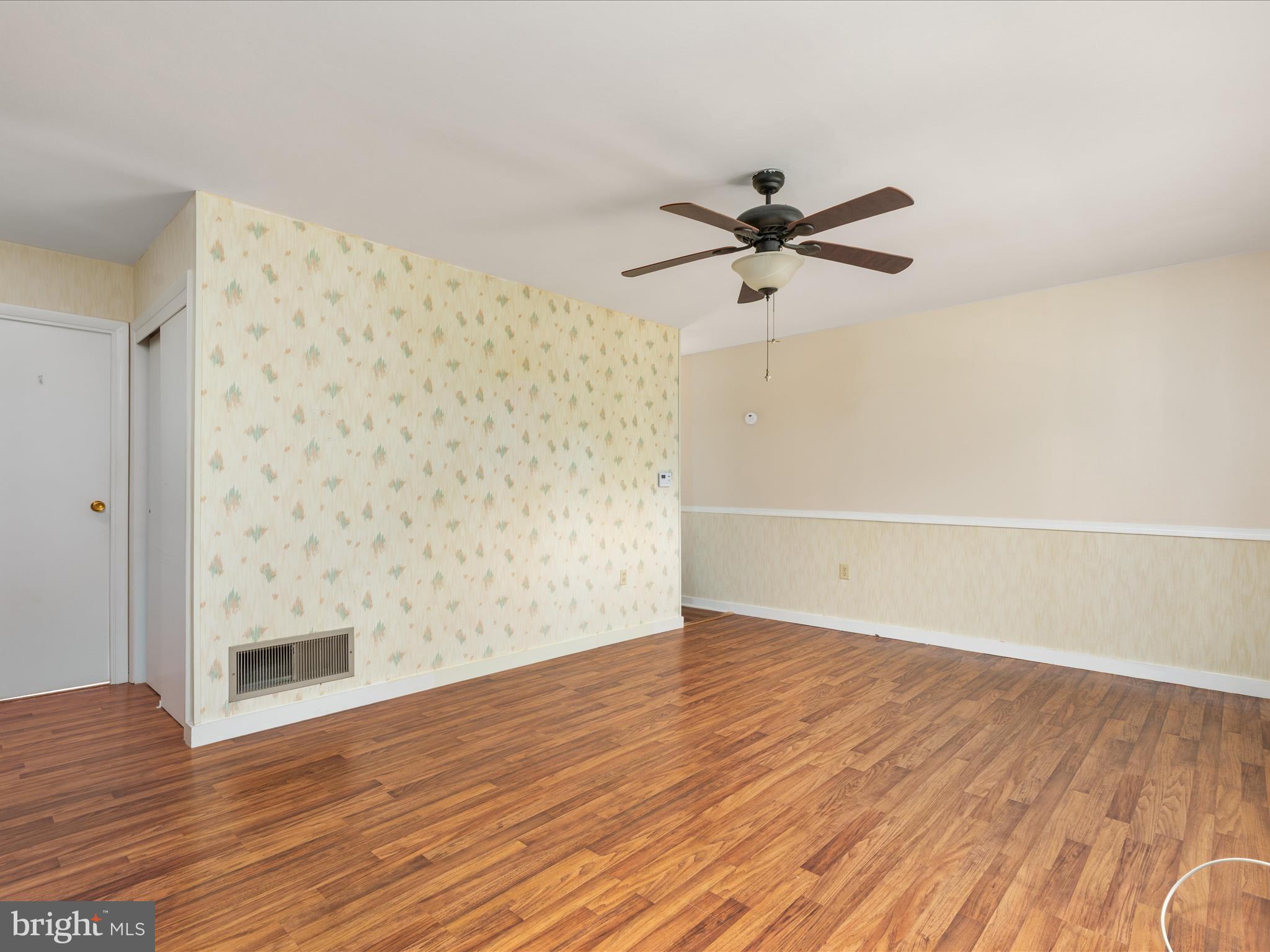 516 Hollingsworth Dr