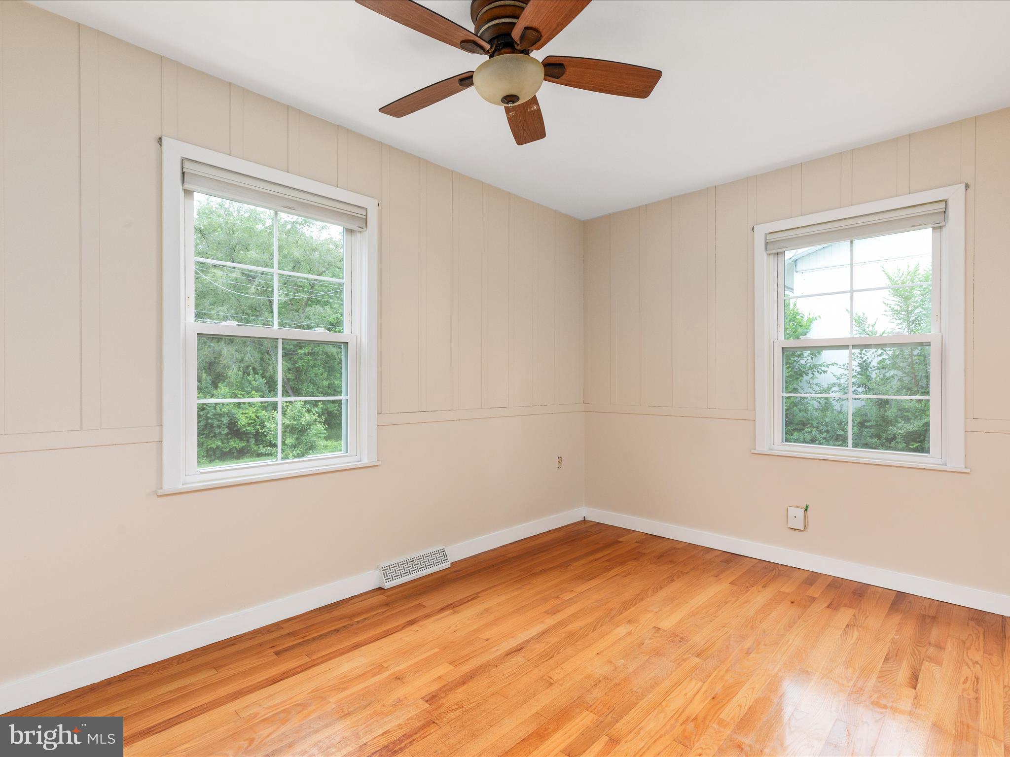 516 Hollingsworth Dr