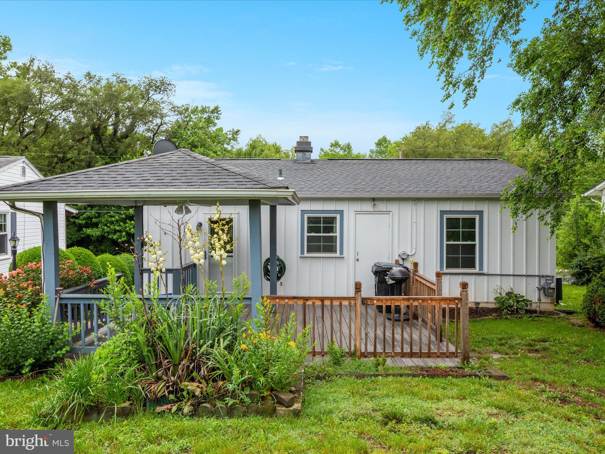 516 Hollingsworth Dr