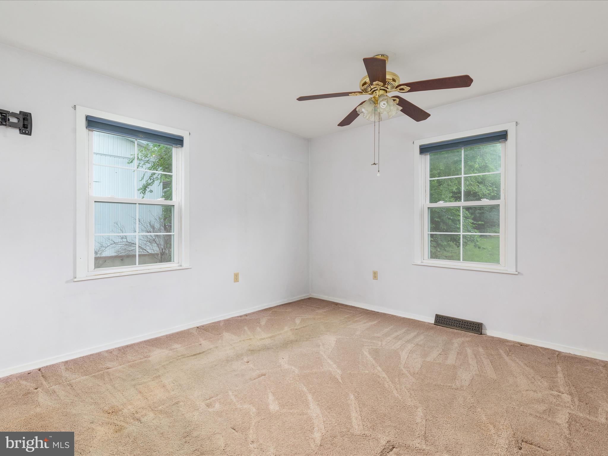 516 Hollingsworth Dr