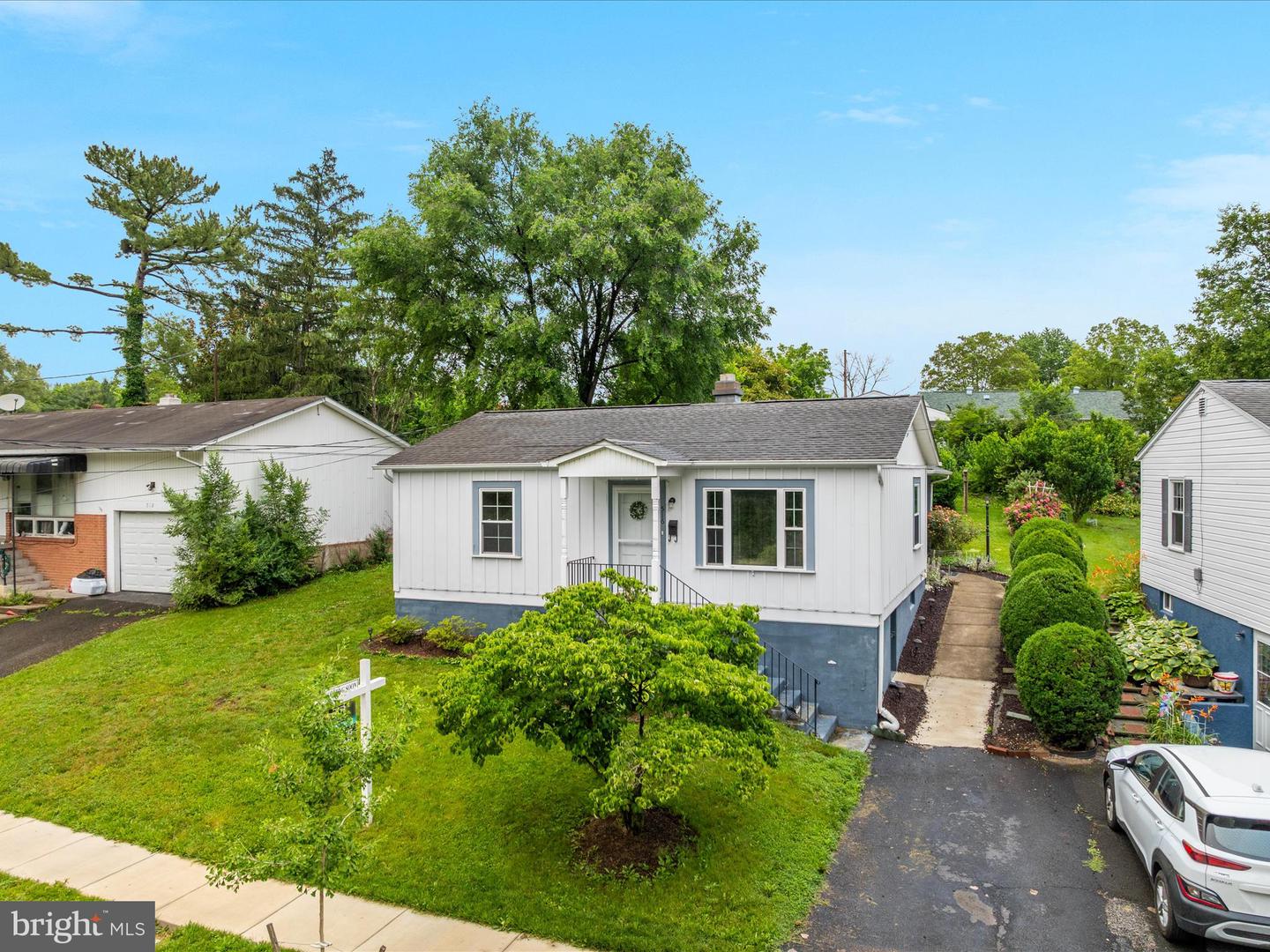 516 Hollingsworth Dr