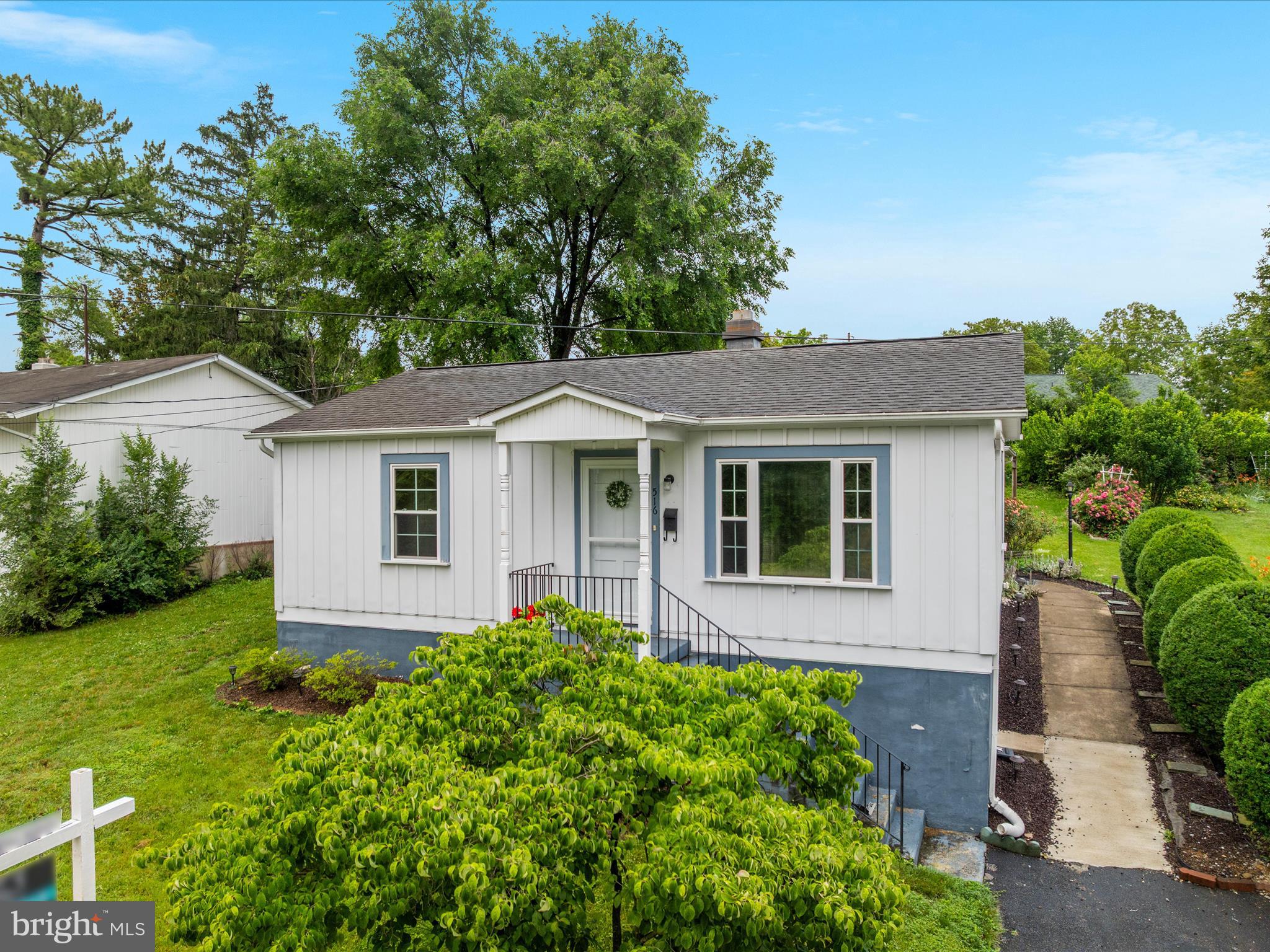 516 Hollingsworth Dr