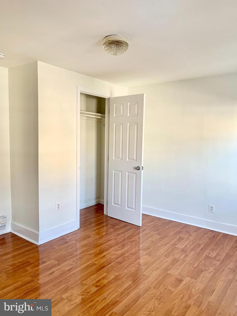 221 BAKER ST