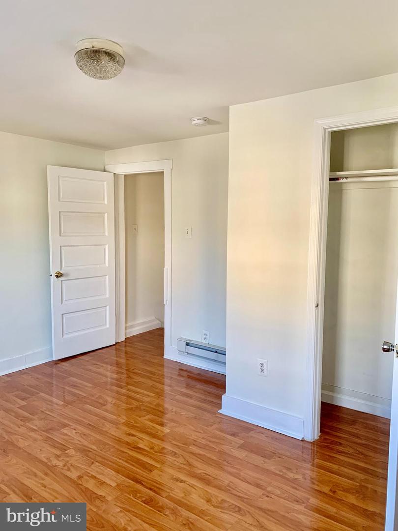 221 BAKER ST