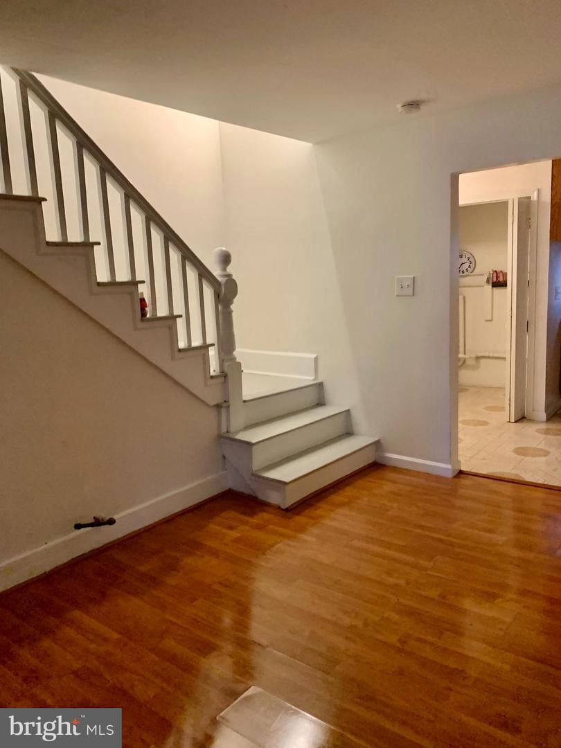 221 BAKER ST