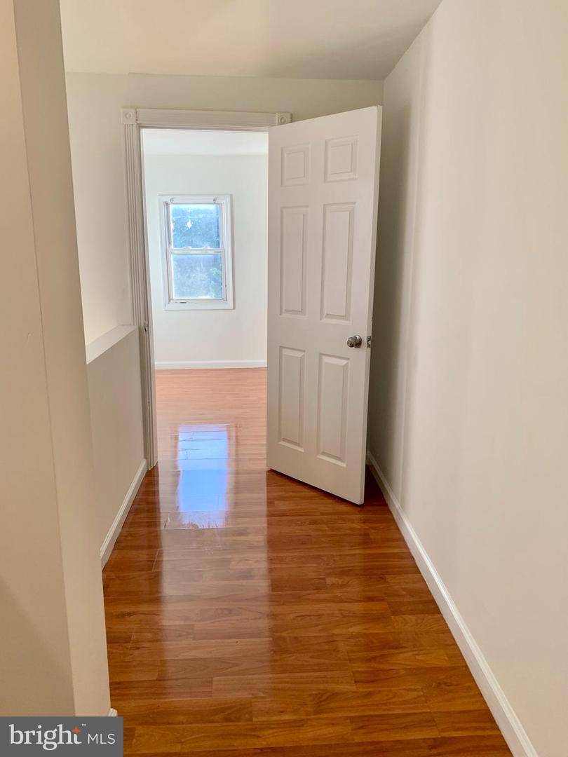 221 BAKER ST